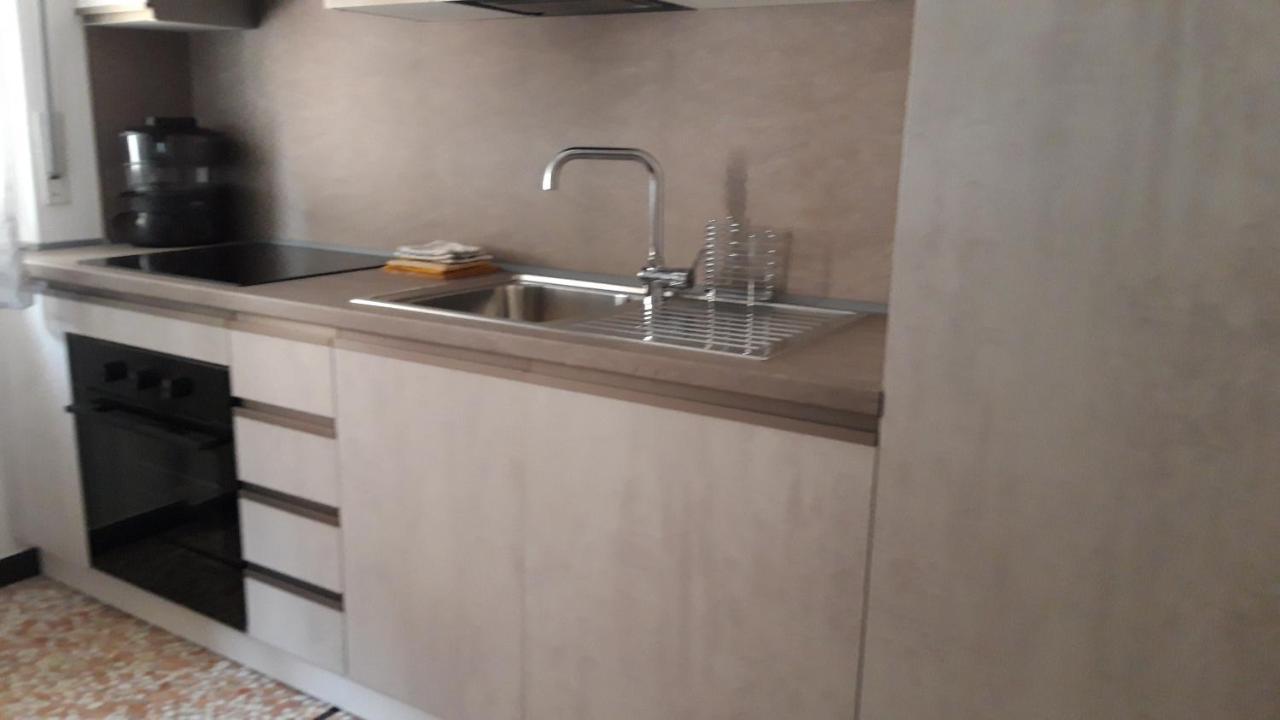 A Casa Di Anna Apartment Finale Ligure Bagian luar foto